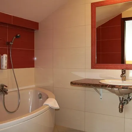 Otel Centuria & Natural Ogrodzieniec