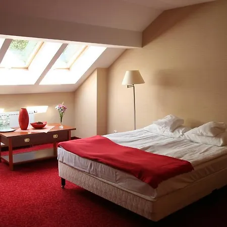 Centuria Hotel & Natural Spa 3* Ogrodzieniec