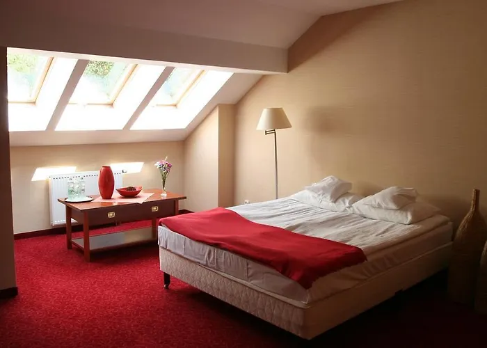 Centuria Hotel & Natural Spa 3* Ogrodzieniec